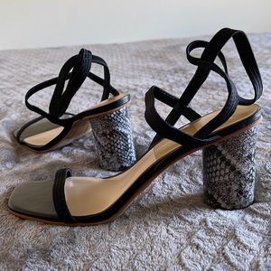 Dolce Vida snakeskin zipper back heels size 9 NWOT